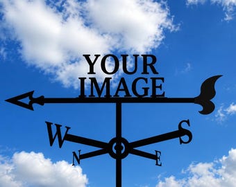 Gepersonaliseerde stalen windwijzer, met eigen logo of naam, geschikt voor dak- of muurmontage.