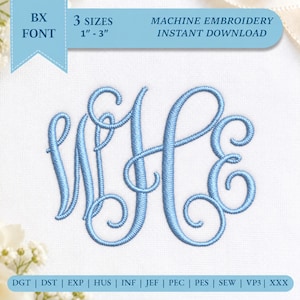Puede incluir: Un monograma de bordado a máquina azul claro con las letras W, H y E en una fuente cursiva. El diseño incluye el texto BX FONT, 3 SIZES 2,54-7,62 CM y MACHINE EMBROIDERY INSTANT DOWNLOAD. Los formatos de archivo incluyen DGT, DST, EXP, HUS, INF, JEF, PEC, PES, SEW, VP3 y XXX.