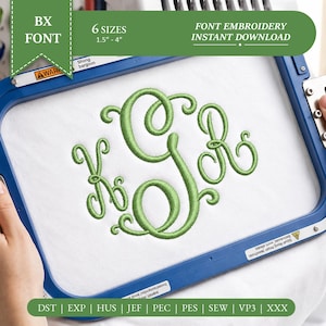 Może przedstawiać: Niebieski tamborek z białą tkaniną i wyhaftowanym na zielono monogramem z literami K, G i R w kursywie. Widoczny jest tekst BX FONT, 6 SIZES 1.5" - 4", FONT EMBROIDERY INSTANT DOWNLOAD oraz formaty plików DST, EXP, HUS, JEF, PEC, PES, SEW, VP3, XXX.