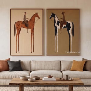 Puede incluir: Dos cuadros rectangulares enmarcados con figuras estilizadas de jinetes a caballo. El cuadro de la izquierda muestra un caballo marrón con manchas y un jinete, el de la derecha un caballo blanco y negro con un jinete. El texto dice LeonVandal.