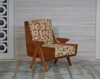 Miniature 1:12 Scale Mid-Century Modern Styled Chair for a Dollhouse