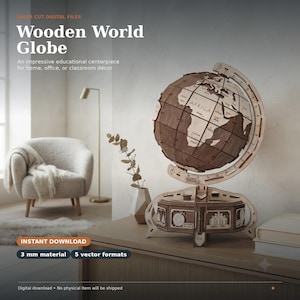 Puede incluir: Un globo terráqueo de madera cortado con láser que presenta un mapa esférico con continentes de color marrón oscuro y océanos de madera clara, montado sobre un soporte decorativo con detalles calados y una base con iconos grabados.