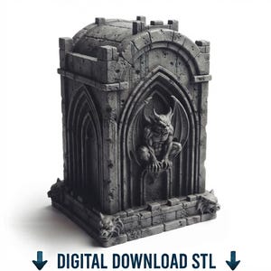 Puede incluir: Una estructura gris con textura de piedra que presenta una alcoba central arqueada con una figura de gárgola alada. La base está adornada con cabezas de gárgolas más pequeñas en las esquinas. El texto "DIGITAL DOWNLOAD STL" aparece abajo.