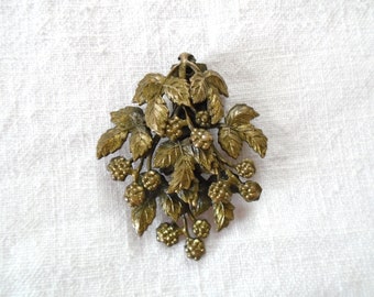 Vintage Metal Dress Clip Brass ? Floral and Leaf Design