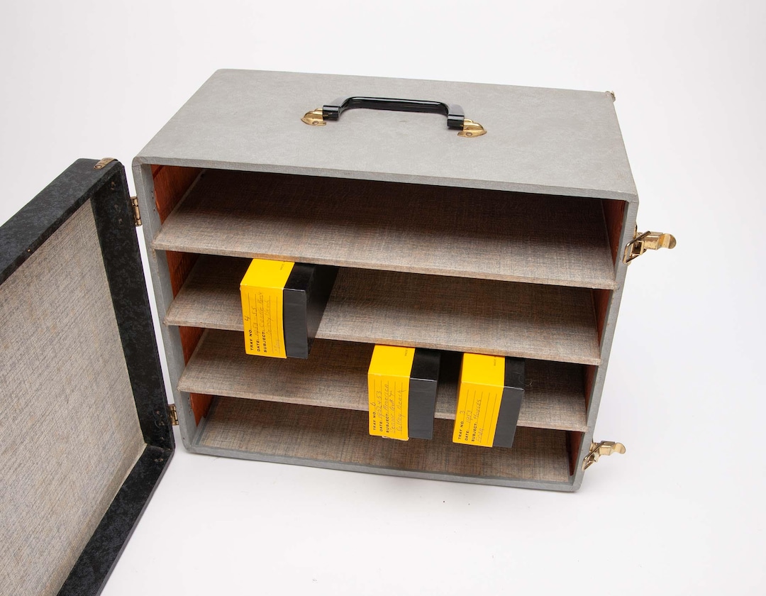 KODAK CAVALCADE Slide Case - Holds 28 Inline Slide Trays - With 3 KODAK CAVALCADE Slide Case - Holds 28 Inline Slide Trays - With 3
