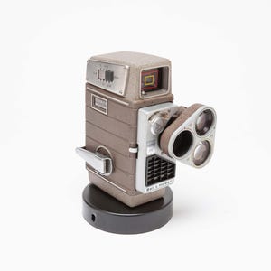 Bell & Howell ELECTRIC EYEフィルムカメラ File:Bell and Howell Electric Eye Movie Camera.jpg