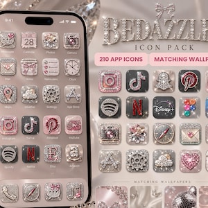 Könnte beinhalten: Ein digitales Icon-Paket mit dem Titel BEDAZZLED, das 210 App-Icons und passende Hintergrundbilder enthält. Die Icons zeigen eine funkelnde, mit Strasssteinen besetzte Ästhetik in Rosa-, Silber- und Schwarztönen auf einer Smartphone-Oberfläche.