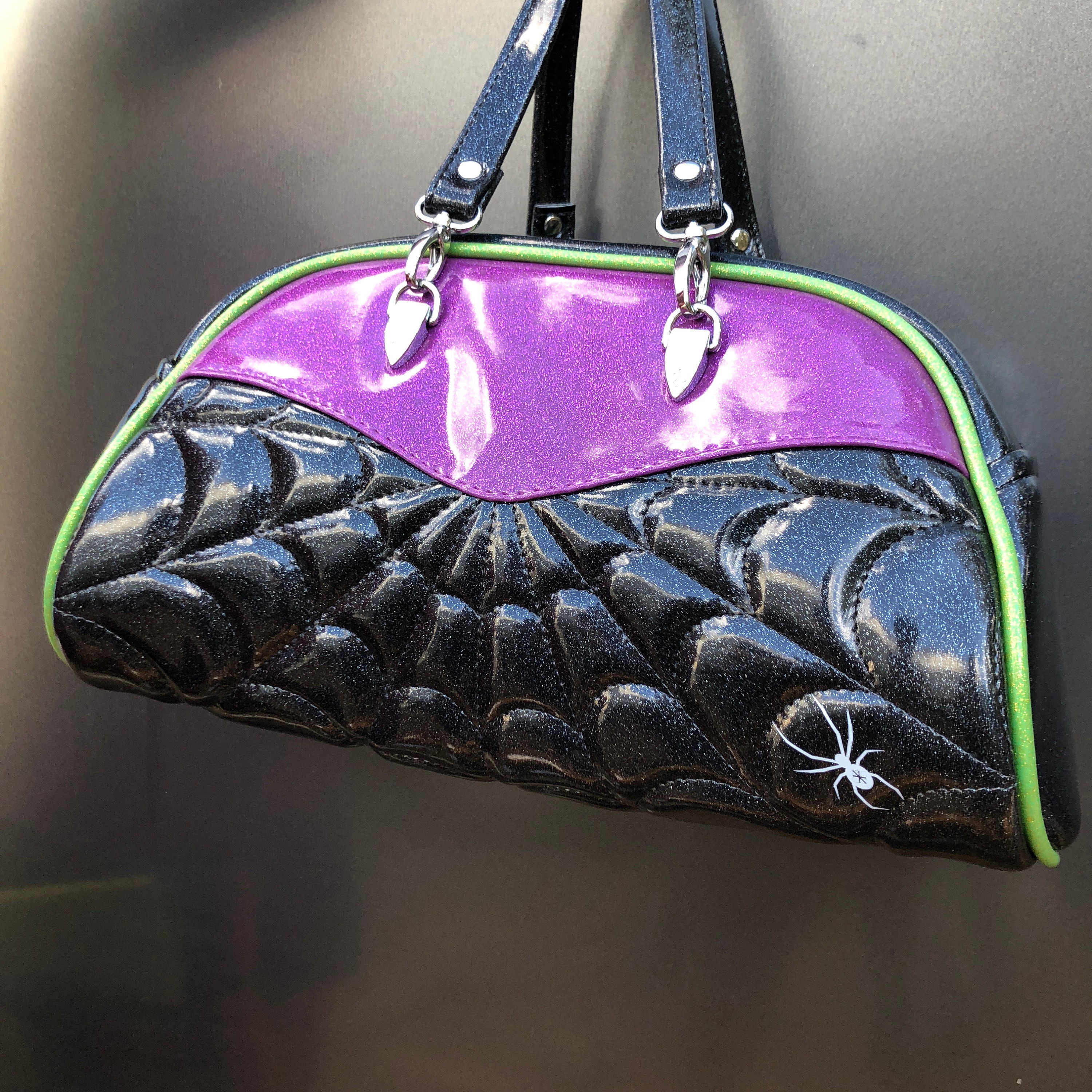 Sourpuss Batt Attack Bowler Emo Punk Goth Rockabilly Handbag Bag Purse Sppu160 Mi Tiles Com Sourpuss Batt Attack Bowler Emo Punk Goth Rockabilly Handbag Bag Purse Sppu160 Mi Tiles Com