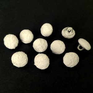 Ivory lace bridal buttons / 7/16  inches (11.5 mm / L 18) / Set of 10