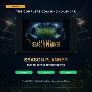 Może przedstawiać: Cyfrowy planer sezonu piłkarskiego 2026-2027 z grafiką stadionu, złotym tekstem THE COMPLETE COACHING CALENDAR i FOOTBALL SEASON PLANNER, zielonymi przyciskami 95 PAGES, 52 WEEKS, EDITABLE oraz plikami PDF do druku i PowerPoint.