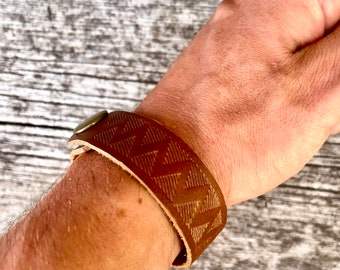 Leather bracelet for men, women or children. Hand tooled leather with solid brass snap