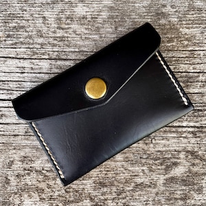 Monedero negro minimalista para hombres o mujeres. Hecho a mano en Oregón