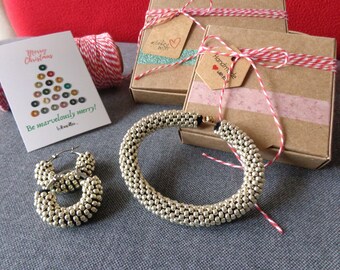 Christmas jewellery set, Christmas Gift idea, Bracelet and Earrings for Her, Beaded Jewels, Beaded Earrings and Bracelet, Set for Her