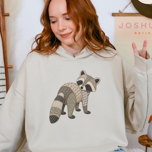 Sweat-shirt matelassé Comfort Colors à motif raton laveur patchwork, cadeau pour amoureux des animaux, pull style cottagecore, cadeau raton laveur