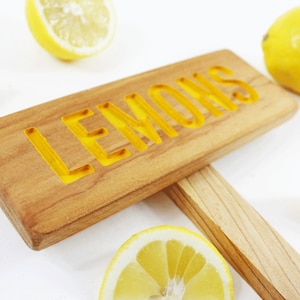 Letrero rústico de árbol de limones, hecho a mano, marcador de árbol de cítricos, letrero de jardín amarillo, fruta de verano, letrero de jardín personalizado, marcador de jardín personalizado