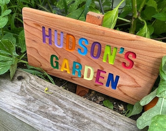 Letrero de JARDÍN MULTICOLOR, Marcador de jardín arco iris, Letrero colorido, Marcador al aire libre, Letrero de jardín personalizado, Arte de patio, Marcador de jardín personalizado