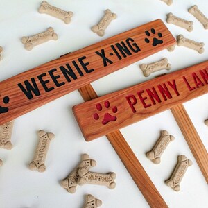 PAW PRINT Sign, Custom Dog Sign, Paw Print Marker, Gift For Dog Lover, Personalized Yard Art, Dog Decor, Outdoor Dog Marker