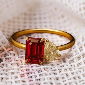 1.00 CT Garnet & Moissanite Ring, 925 Sterling Silver, Red Gemstone Ring, Pear Cut Statement Ring, Handmade Jewelry, Gift for Her, 7x5 MM
