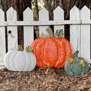 Set of 3 Glittery Metal Pumpkin Garden Stakes, Thanksgiving Fall Decor