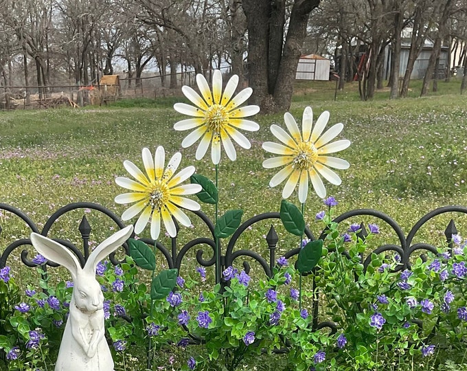 White Daisy Garden Stake 21 Tall Hand Painted Metal Daisy Flower Pot Stake Metal Garden Flower