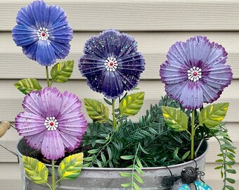 Set of 4 Nasturtium Garden Stakes 16" High Shades of Purple/Metal Flower Stake/Colorful Metal Garden Art & Decor/Metal Yard Art/Gardening