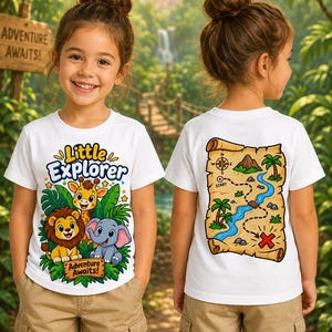 Peut inclure: Un t-shirt blanc avec un motif frontal représentant un lion, une girafe et un éléphant avec le texte Little Explorer et Adventure Awaits. Le dos du t-shirt présente une illustration de carte au trésor colorée avec un chemin et une croix rouge.