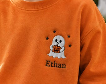 カスタム刺繍入りハロウィンプルオーバースウェットシャツ、お子様の名前入りクルーネック、かわいいトリックオアトリート衣装、秋のギフト