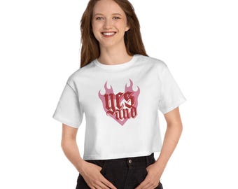 Sí, y camiseta gráfica de corazón llameante / Camiseta corta