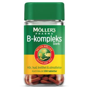 Könnte beinhalten: Eine durchsichtige Kunststoffflasche mit grünem Deckel, gefüllt mit braunen Tabletten. Das Etikett trägt die Aufschrift MÖLLER'S PHARMA B-kompleks Sterk, ein kreisförmiges Logo mit einer Person und einem Fisch sowie den Text Hår, hud, tretthet & utmattelse und 200 tabletter.