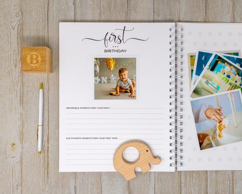 Libro del primer año del bebé - Diario del bebé - Libro de recuerdos personalizado de tapa dura - Bebé niño o niña - Luna y estrellas imagen 9