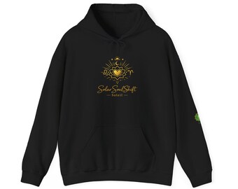 Sudadera con capucha Chakra del Corazón / Estilo bohemio minimalista Leo Aries Zodiac, detalles en lámina dorada