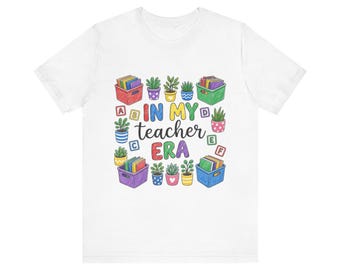 In My Teacher Era T-shirt | Illustratie van een leerkracht, planten en boeken voor in de klas