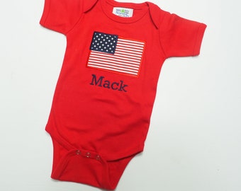 Maglietta con applicazione bandiera americana - Vestito per il 4 luglio per bambini piccoli - Vestiti per il giorno dell'indipendenza per bambini piccoli - Pantaloncini con bandiera patriottica e maglietta rossa per bambini