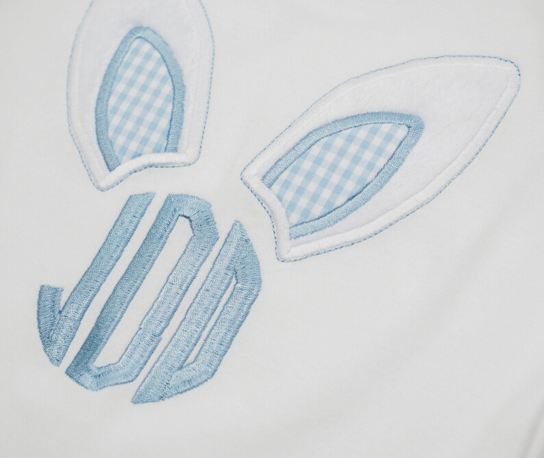 Camiseta con monograma de conejito - Camiseta con orejas de conejito de Pascua para niños - Camiseta con inicial de conejito para niño pequeño - Traje de Pascua para niño - Pascua personalizada imagen 4