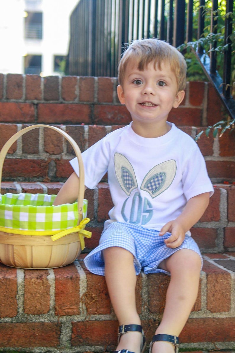 Camiseta con monograma de conejito - Camiseta con orejas de conejito de Pascua para niños - Camiseta con inicial de conejito para niño pequeño - Traje de Pascua para niño - Pascua personalizada imagen 1