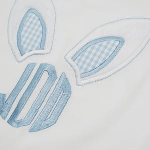 Camisa de Pascua para niños pequeños: camisa con orejas de conejo con monograma para niños pequeños y pantalones cortos de cuadros azules claros, atuendo con fotos de Pascua imagen 4