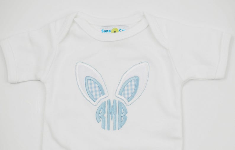 Camiseta con monograma de conejito - Camiseta con orejas de conejito de Pascua para niños - Camiseta con inicial de conejito para niño pequeño - Traje de Pascua para niño - Pascua personalizada imagen 7
