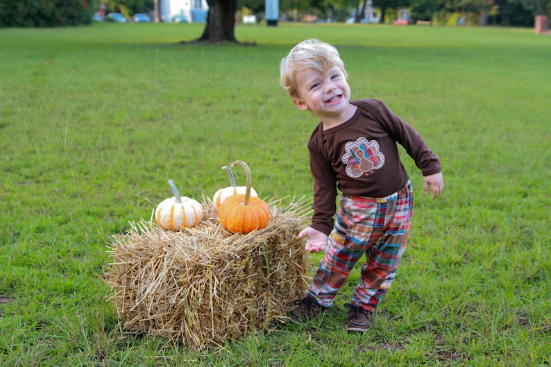 Baby Jungen Thanksgiving Outfit Türkei Applikationen Shirt Jungen Türkei Outfit Türkei Shirt Hosen Set passende Hosen Set Madras Hosen Set Bild 1