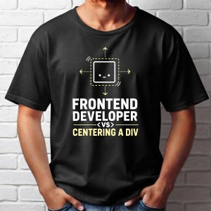 Peut inclure: Un t-shirt noir à manches courtes avec un graphique représentant un carré et des flèches pointant dans quatre directions. Le texte FRONTEND DEVELOPER <VS> CENTERING A DIV est imprimé en lettres blanches et jaunes sur la poitrine.