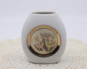 Vintage Small 24K Gold on White Ceramic Vase/Small Etched Pottery/The Art of Chokin/Flowers and Butterflies