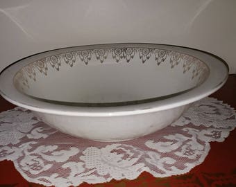 Antique Wash Basin in White and Gold