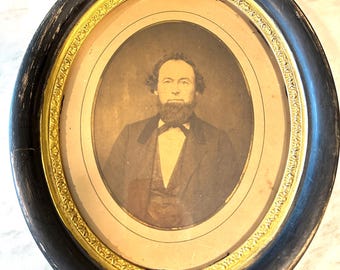 Antique Oval Wood Frame, Circa Early 1900’s