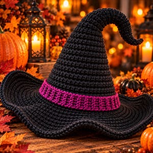 Peut inclure: Un chapeau pointu en crochet noir doté d'un large bord ondulé et d'une bande magenta vive entourant la base de la calotte. Le chapeau présente une section supérieure effilée et courbée, réalisée avec un motif de mailles en laine dense.