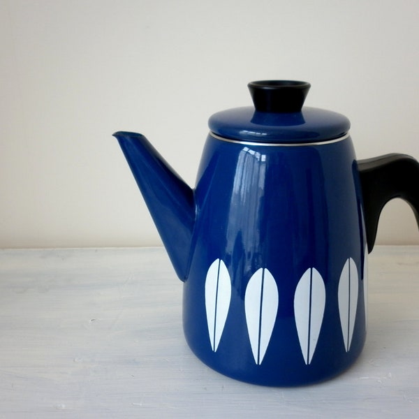 REDUCED - Catherineholm coffee pot - vintage Lotus pattern enamelware coffee pot