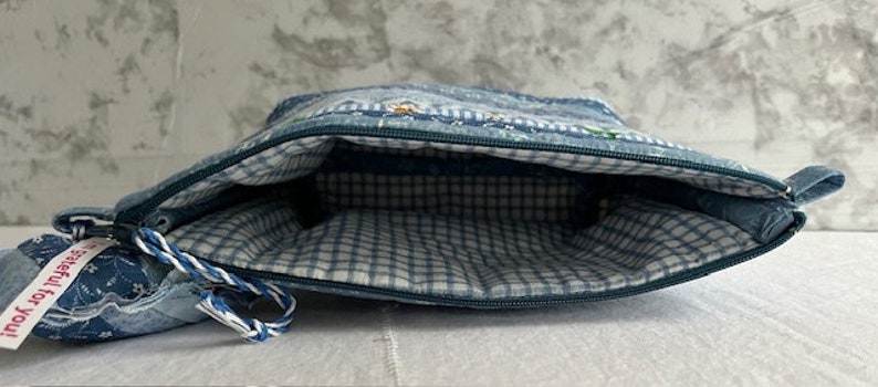 Grateful Heart Zipper Cosmetic Bag Scrappy Quilted Blues zdjęcie 5