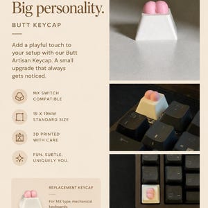 Op de afbeelding: Een witte mechanische toetsenbordtoets met een roze, afgeronde, tweekoppige vorm aan de bovenkant. Het product is gelabeld als een butt keycap, meet 19 x 19 mm en is compatibel met MX-switches. De tekst bevat: Tiny details. Big personality.