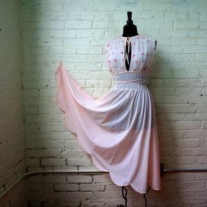 Loungwear Lingerie • 1950s • Pink • Negligee Peignoir Nightgown Nighty • Embroidered Rose Appliqués • Romantic •  Wedding Bridal Honeymoon