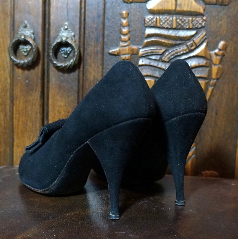 Black Suede Stilettos 5 B Narrow Rao Koury Handmade Pilgrim Pumps 1950s High Heel Shoes Mr Herbert Couture Footwear New York image 4