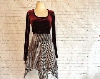 Houndstooth Check • Knit Mini Skirt • 1980s • New Wave / Punk • Scarf Bottom Black & White • Small • Full Circle Skirt • Voxx New York • USA