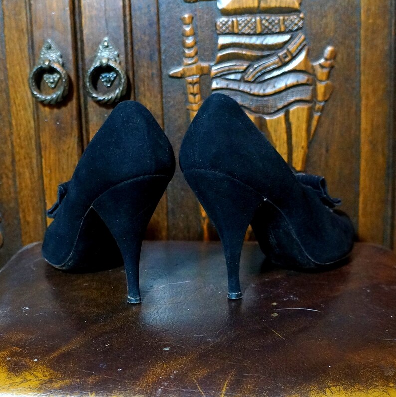 Black Suede Stilettos 5 B Narrow Rao Koury Handmade Pilgrim Pumps 1950s High Heel Shoes Mr Herbert Couture Footwear New York image 7